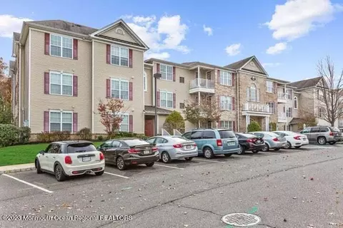 231 Sophee Ln, Lakewood, NJ 08701