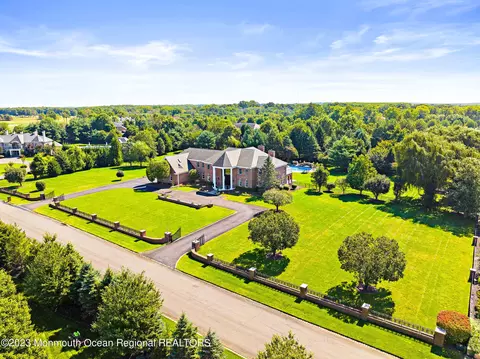 4 Scobeyville Dr, Colts Neck, NJ 07722