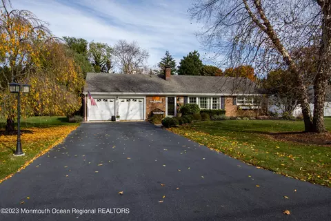 205 Rutledge Dr, Red Bank, NJ 07701