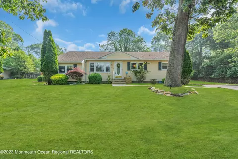 235 Delaware Ave, Oakhurst, NJ 07755