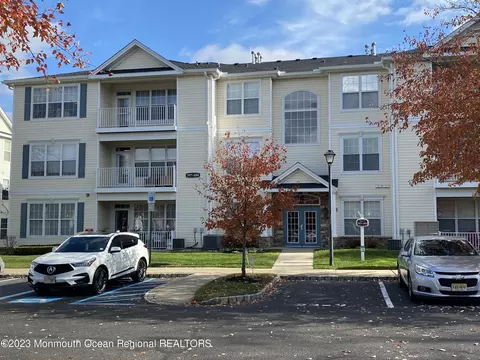 397 Saint Andrews Pl, Manalapan, NJ 07726