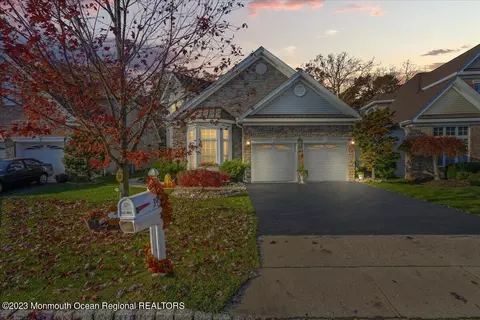 39 Forsgate Way, Lakewood, NJ 08701