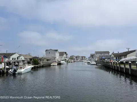 1053 Bayview Ave, Bayville, NJ 08721