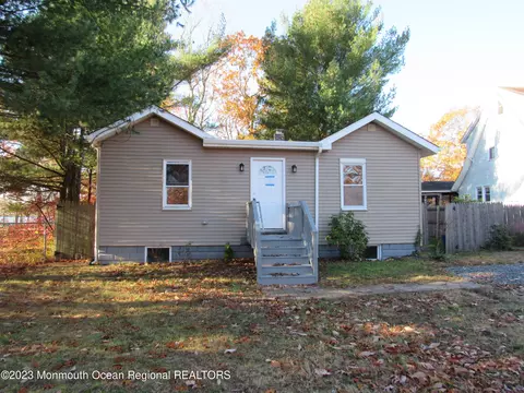 417 Lakeside Dr N, Forked River, NJ 08731