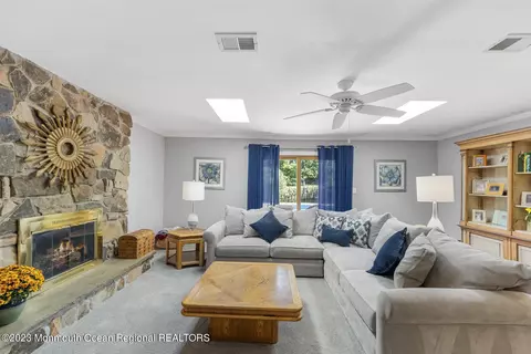 6 Hanne Dr, Leonardo, NJ 07737 photo 3