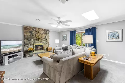 6 Hanne Dr, Leonardo, NJ 07737 photo 4