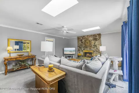 6 Hanne Dr, Leonardo, NJ 07737 photo 5