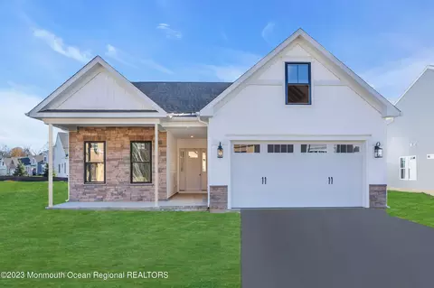 57 Sanctuary Ln #68, Farmingdale, NJ 07727