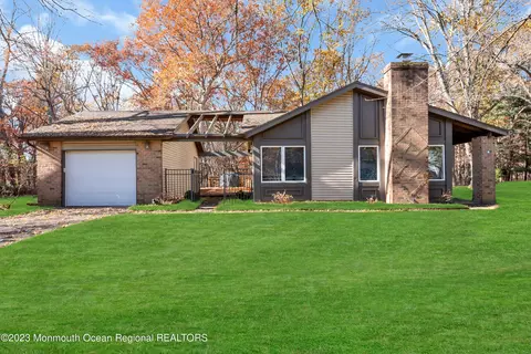 64 Buckingham Dr, Jackson, NJ 08527