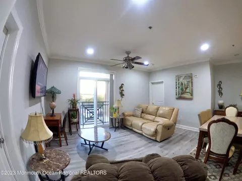 6207 Fernandez Ct, Parlin, NJ 08859