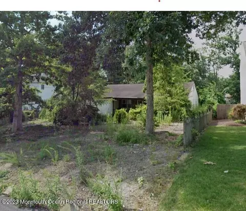 323 Compass Ct, Manahawkin, NJ 08050