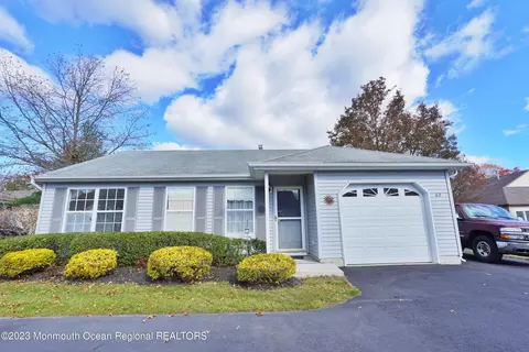 62 Farnworth Close #1000, Freehold, NJ 07728