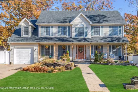 389 Princeton Ave, Bayville, NJ 08721