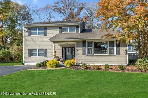 17 Eisele Ave, Ocean, NJ 07712