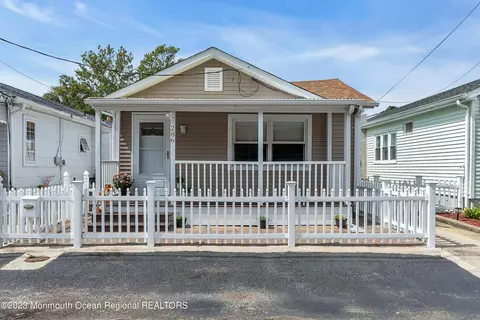 286 Norwood Ave, Laurence Harbor, NJ 08879