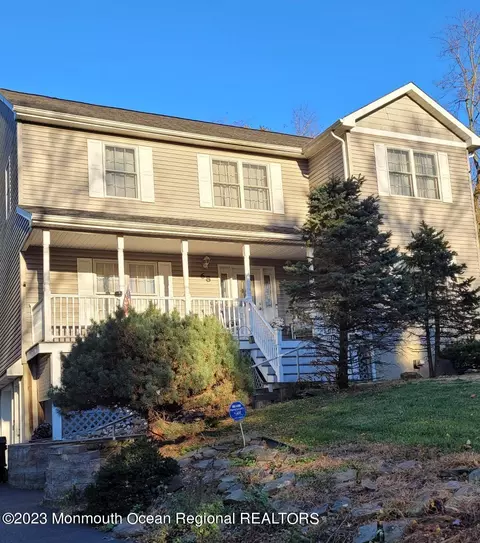 68 Tracy Station Rd, Manalapan, NJ 07726