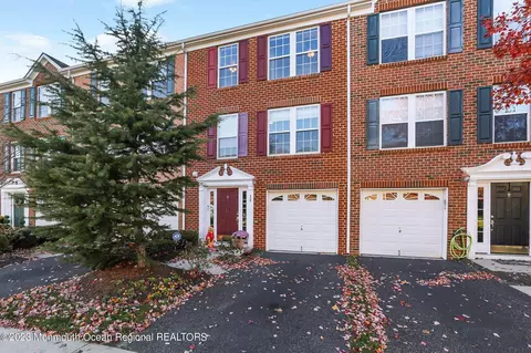 12 New Castle St, Farmingdale, NJ 07727