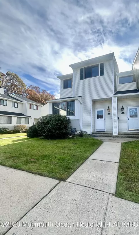 271 Clubhouse Dr, Middletown, NJ 07748