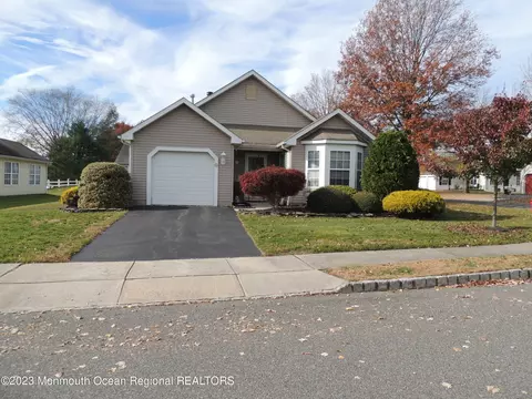 16 Lake Ridge Blvd, Whiting, NJ 08759