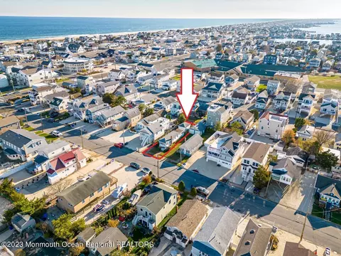 232 W 17th St, Ship Bottom, NJ 08008