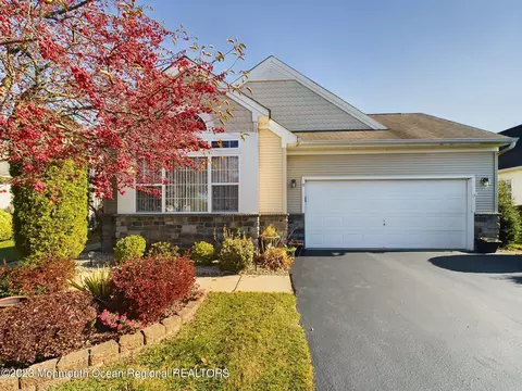 17 Neville Ct, Manchester, NJ 08759