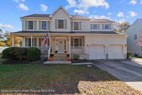 6 Forest View Dr, Bayville, NJ 08721