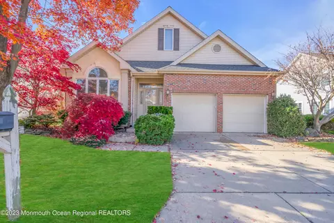 22 Brighton Ct, Monroe, NJ 08831