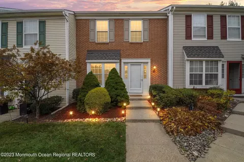 19 Haverford Ct #6, Freehold, NJ 07728