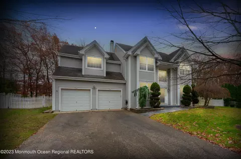 172 Woodleigh Pl, Toms River, NJ 08755