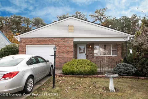 172 Pulaski Blvd, Toms River, NJ 08757