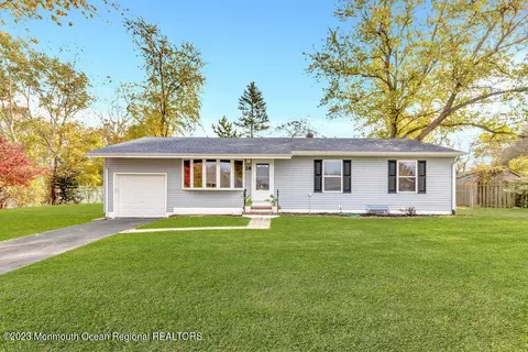 28 Maplecrest Dr, Neptune Township, NJ 07753