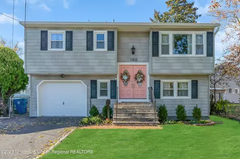 192 Ridge Ave, Belford, NJ 07718