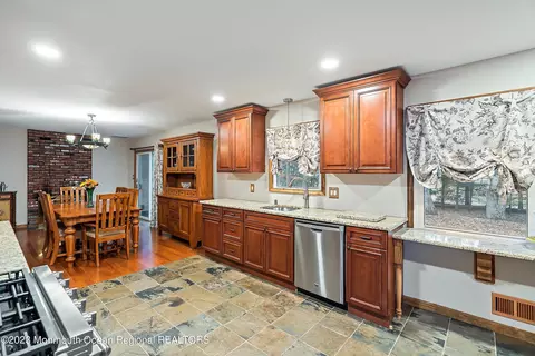 40 S Longview Rd, Howell, NJ 07731 photo 7