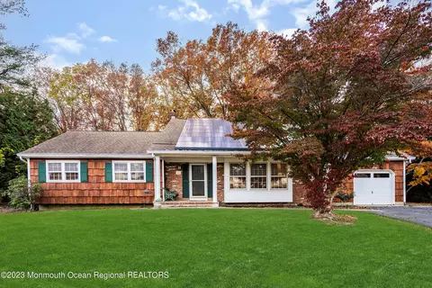 40 S Longview Rd, Howell, NJ 07731
