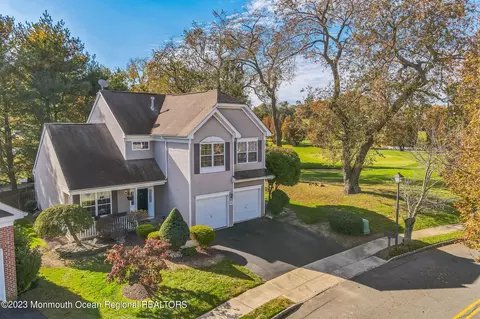 27 Turnberry Dr, Manalapan, NJ 07726