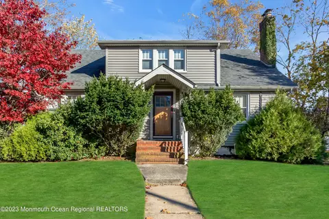 225 Oakhurst Rd, Oakhurst, NJ 07755