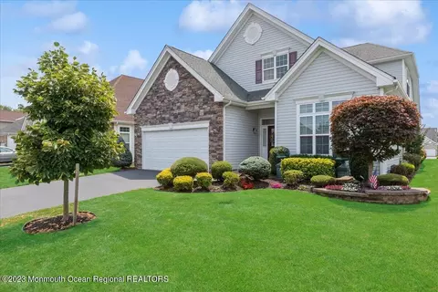 248 Diamond Spring Dr, Monroe, NJ 08831