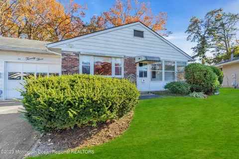 23 Yucca Ct, Toms River, NJ 08755