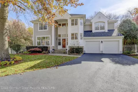 15 Dorchester Ct, Matawan, NJ 07747