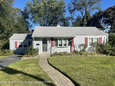 53 Crestview Dr, Middletown, NJ 07748
