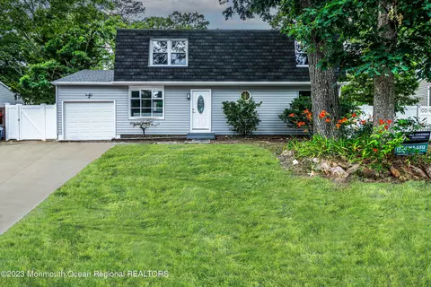 332 Yorktown Dr, Forked River, NJ 08731