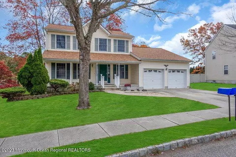 38 Brentwood Dr, Bayville, NJ 08721