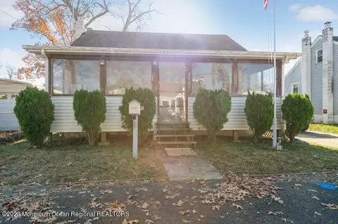 212 Fernhead Ave, Monroe, NJ 08831