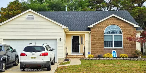 112 Westport Dr, Toms River, NJ 08757
