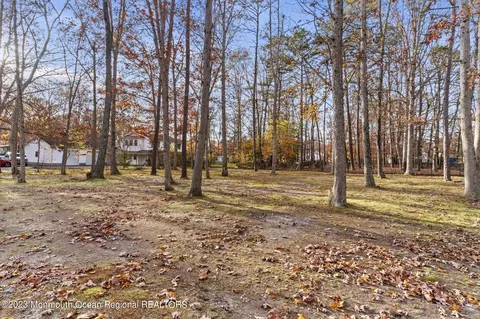 622 Pine St, Jackson, NJ 08527 photo 2