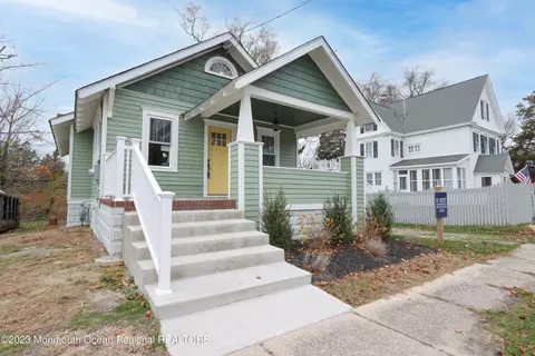 390 S Green St, Tuckerton, NJ 08087