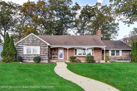 1300 Lenape Trl, Manasquan, NJ 08736