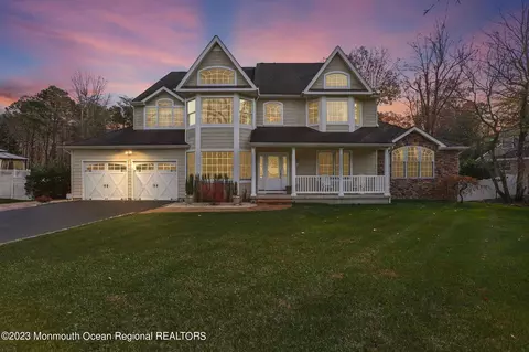 18 Grover Ct, Jackson, NJ 08527