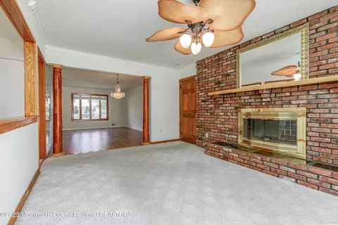 24 Oak Glen Rd, Toms River, NJ 08753