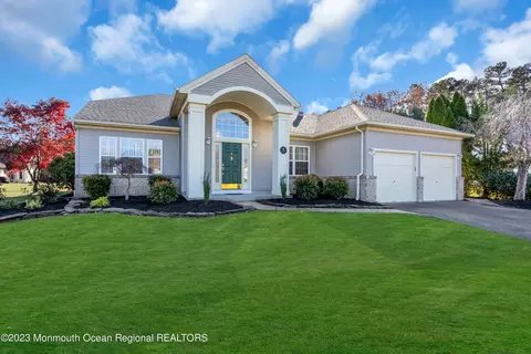 5 Anthony Cir, Manchester, NJ 08759
